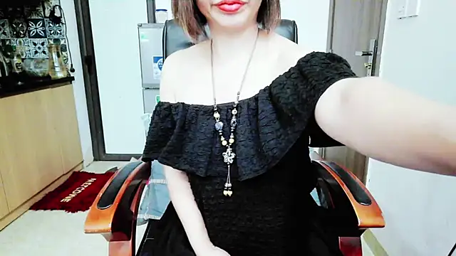 Snapshot of Miu-Le chatting on November 2025 08:25:02 PM Miu-Le online show from November 2025 08:25:02 PM