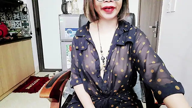 Snapshot of Miu-Le chatting on November 2025 11:49:01 AM Miu-Le online show from November 2025 11:49:01 AM