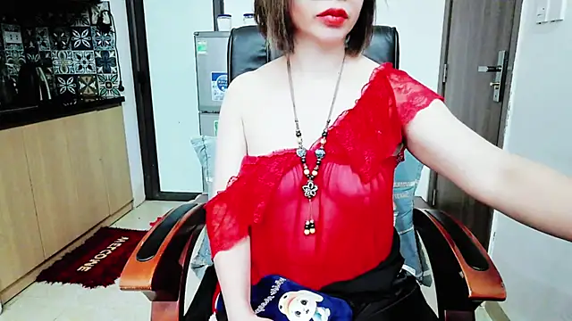 Snapshot of Miu-Le chatting on November 2025 06:51:02 PM Miu-Le online show from November 2025 06:51:02 PM