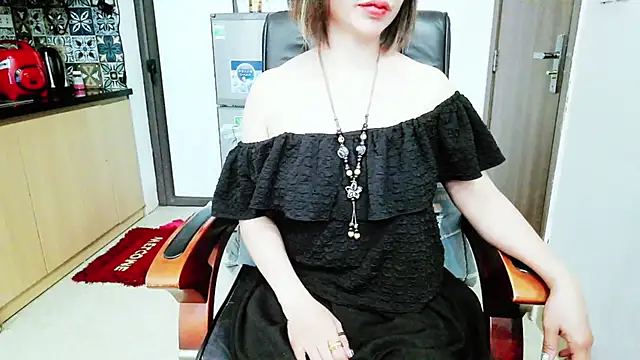 Snapshot of Miu-Le chatting on November 2025 06:57:01 AM Miu-Le online show from November 2025 06:57:01 AM