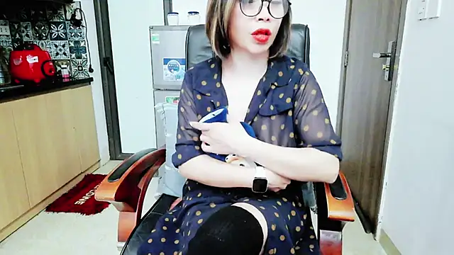 Snapshot of Miu-Le chatting on November 2025 09:17:01 PM Miu-Le online show from November 2025 09:17:01 PM