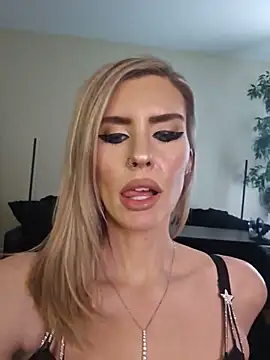 ellieconradxo online show from June 2026 07:15:02 PM