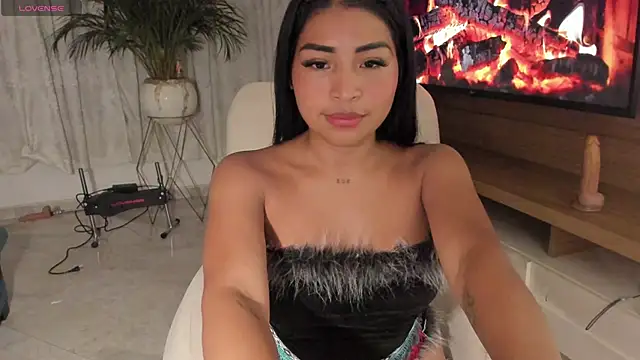 Snapshot of Pocahontascute_33 chatting on January 2025 02:45:02 AM Pocahontascute 33 online show from January 2025 02:45:02 AM