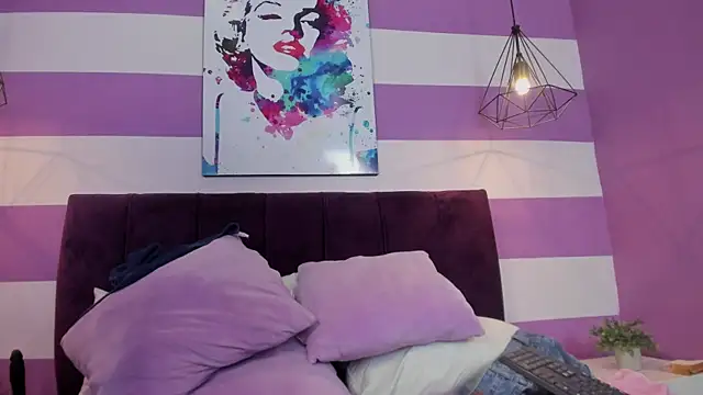 Snapshot of Alli_cooper chatting on December 2024 03:32:01 PM Alli cooper online show from December 2024 03:32:01 PM