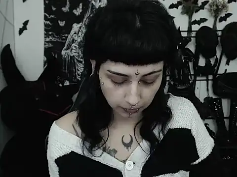 Snapshot of n0sferatus__ chatting on May 2026 02:40:01 AM n0sferatus online show from May 2026 02:40:01 AM