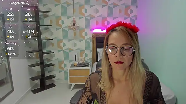 Snapshot of CATIAJONES chatting on January 2025 06:53:02 PM CATIAJONES online show from January 2025 06:53:02 PM