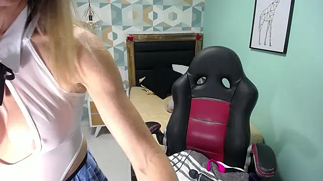 Snapshot of CATIAJONES chatting on February 2025 06:58:02 PM CATIAJONES online show from February 2025 06:58:02 PM