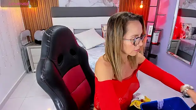 Snapshot of CATIAJONES chatting on November 2025 06:41:02 PM CATIAJONES online show from November 2025 06:41:02 PM