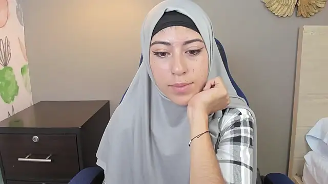 chaymae nah  online show from December 2024 02:45:02 AM