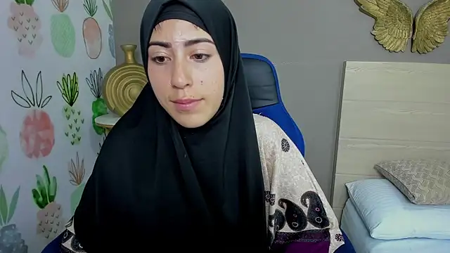 chaymae nah  online show from January 2025 08:20:01 AM