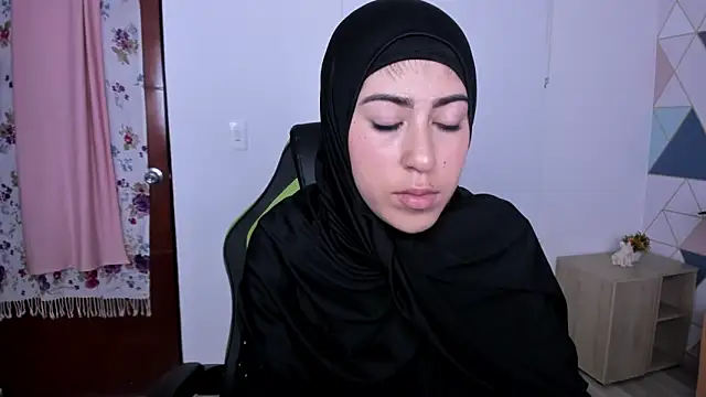 chaymae nah  online show from March 2025 03:40:01 PM