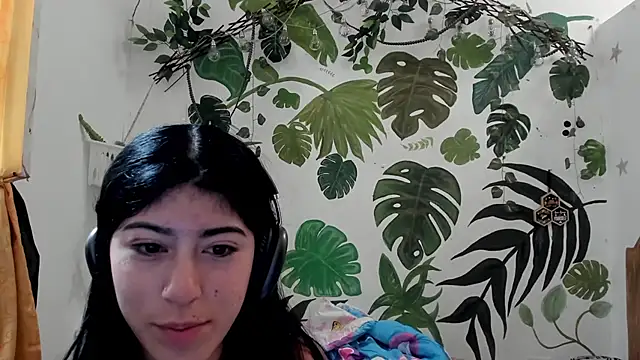 chaymae nah  online show from October 2025 03:01:01 PM