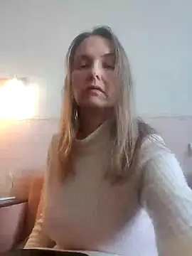 Snapshot of Evelina_cute chatting on February 2025 10:56:02 AM Evelina cute online show from February 2025 10:56:02 AM