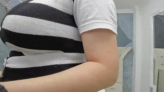 Snapshot of AmberGreyy_ chatting on February 2025 12:25:02 PM AmberGreyy online show from February 2025 12:25:02 PM