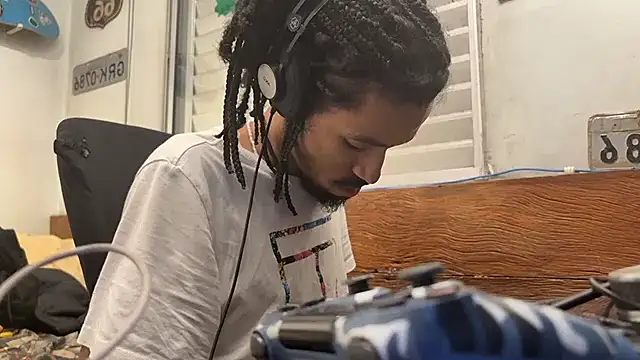 Snapshot of hotcamboy420 chatting on January 2025 03:02:01 AM hotcamboy420 online show from January 2025 03:02:01 AM