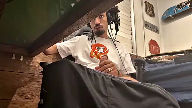 Snapshot of hotcamboy420 chatting on February 2025 03:45:01 AM hotcamboy420 online show from February 2025 03:45:01 AM