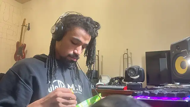 Snapshot of hotcamboy420 chatting on November 2025 01:23:01 PM hotcamboy420 online show from November 2025 01:23:01 PM