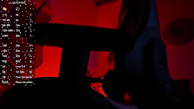 laura-hills18 online show from February 2026 12:31:01 PM