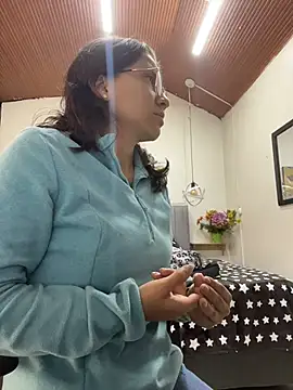 karlamorris  online show from April 2026 01:12:01 PM