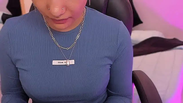 renee shelby  online show from April 2026 02:28:01 PM