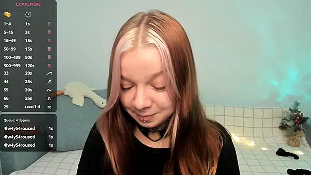 Snapshot of crystal_lilith chatting on December 2024 01:22:02 PM crystal lilith online show from December 2024 01:22:02 PM