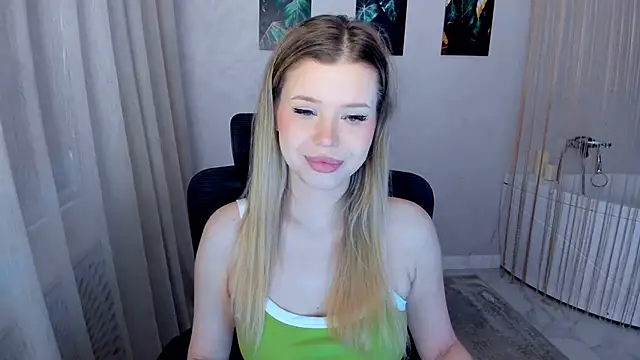 FollowLovee online show from March 2026 04:07:02 AM