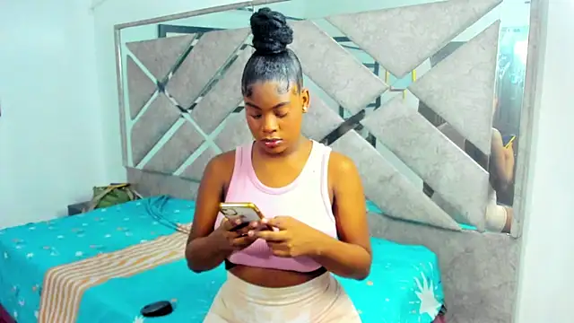 EvaxEmma online show from November 2025 01:02:01 PM