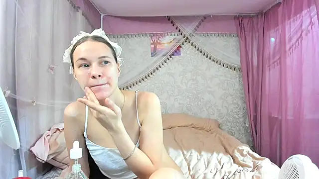 leila bambi  online show from February 2026 04:08:01 PM