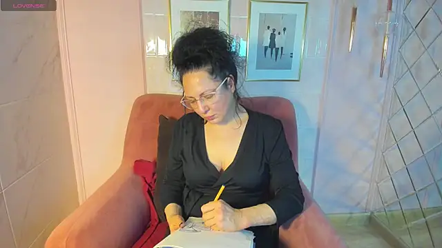 Snapshot of Anita_Muse chatting on December 2024 05:18:02 PM Anita Muse online show from December 2024 05:18:02 PM
