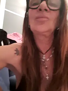 gildamilf online show from April 2026 10:05:02 PM