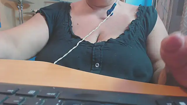Snapshot of bbwxxx70 chatting on September 2025 07:26:02 PM bbwxxx70 online show from September 2025 07:26:02 PM