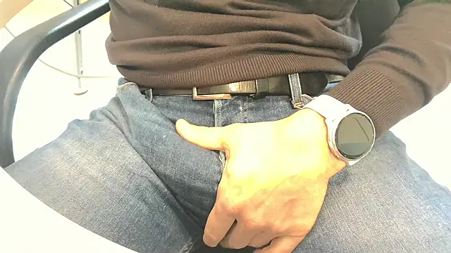 alessandroman2114 online show from February 2026 11:39:02 AM