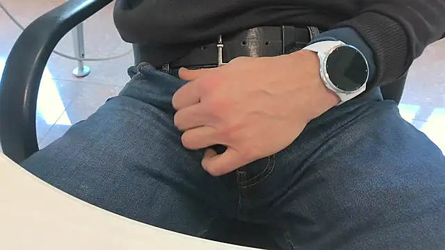 alessandroman2114 online show from February 2026 11:32:01 AM