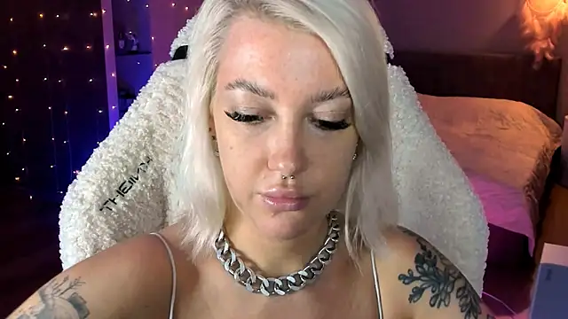 tykioty Miley online show from November 2025 01:32:02 PM