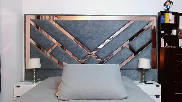 KarlaTesg online show from October 2025 09:41:01 AM