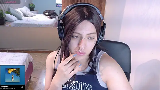 Eli666uwu online show from October 2025 06:04:01 PM