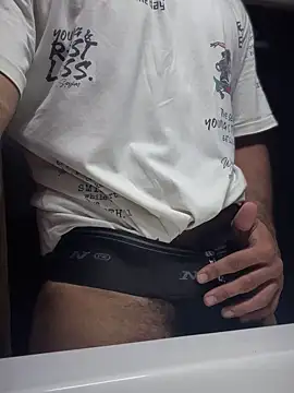 Snapshot of mrtoy121 chatting on October 2025 05:58:02 PM mrtoy121 online show from October 2025 05:58:02 PM