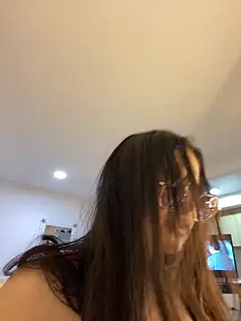 Snapshot of montmariana chatting on December 2024 06:35:02 AM montmariana online show from December 2024 06:35:02 AM