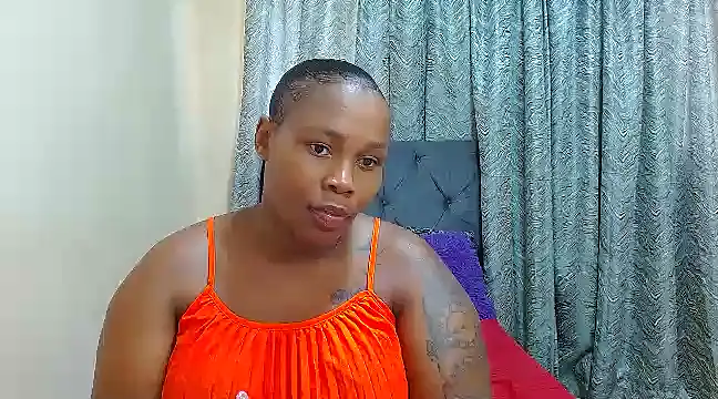 Snapshot of curvycloe1 chatting on January 2025 02:07:02 PM curvycloe1 online show from January 2025 02:07:02 PM