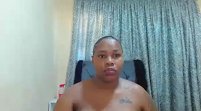 Snapshot of curvycloe1 chatting on January 2025 05:15:02 AM curvycloe1 online show from January 2025 05:15:02 AM