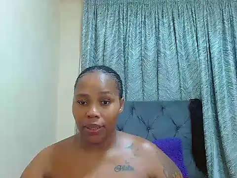 Snapshot of curvycloe1 chatting on February 2025 08:13:02 PM curvycloe1 online show from February 2025 08:13:02 PM