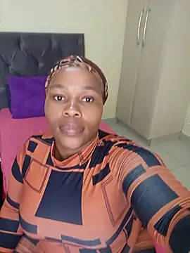 Snapshot of curvycloe1 chatting on February 2025 06:54:01 AM curvycloe1 online show from February 2025 06:54:01 AM