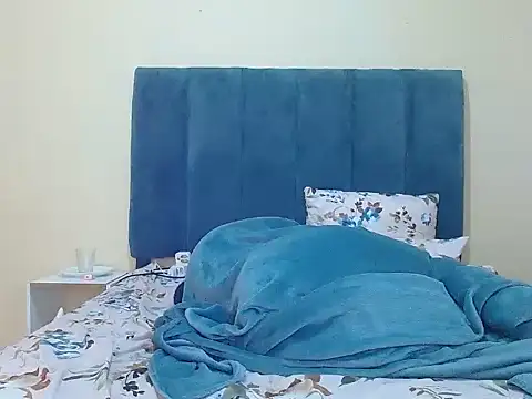 Snapshot of curvycloe1 chatting on May 2026 06:20:01 AM curvycloe1 online show from May 2026 06:20:01 AM
