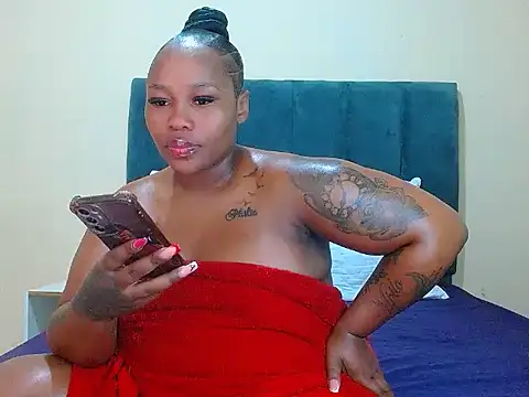 Snapshot of curvycloe1 chatting on June 2026 12:19:01 PM curvycloe1 online show from June 2026 12:19:01 PM