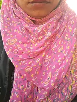 Priya Bong online show from November 2025 03:06:02 AM