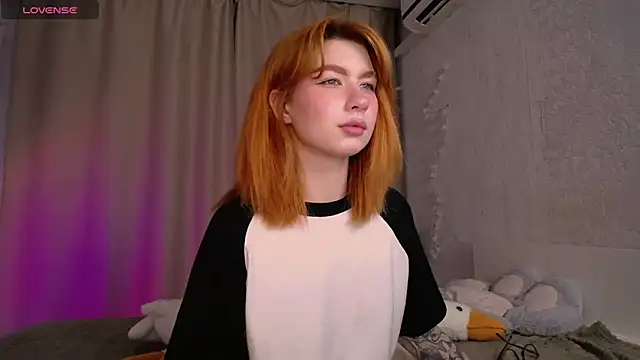 Snapshot of Evaa_Moonn_ chatting on September 2025 11:04:02 PM Evaa Moonn  online show from September 2025 11:04:02 PM