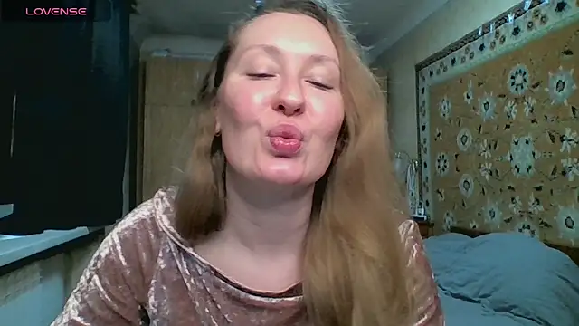 Snapshot of AnnaXLovers chatting on May 2026 02:36:02 PM AnnaXLovers online show from May 2026 02:36:02 PM