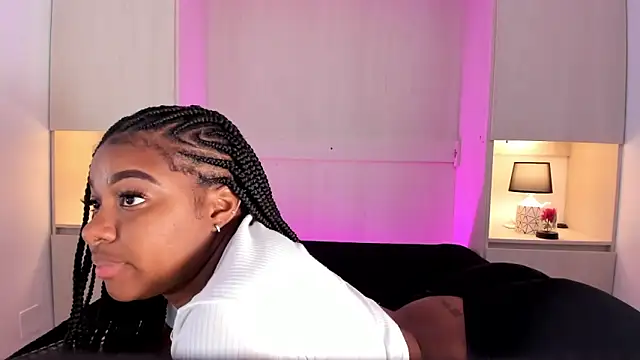 tamaraa smiith online show from February 2025 06:12:01 PM