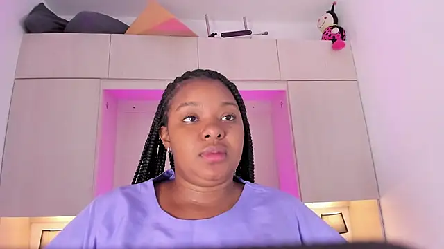 tamaraa smiith online show from February 2025 12:05:02 PM