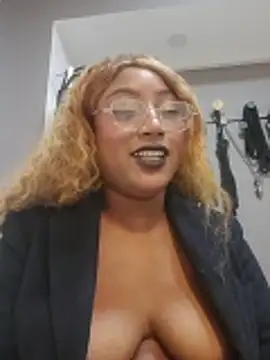 Adelehottman online show from April 2026 04:43:02 PM